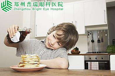 暑期當注意，過度用眼要不得