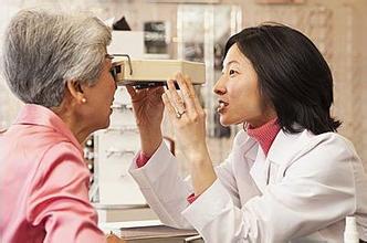 母女仨同患青光眼，家族篩查很有必要