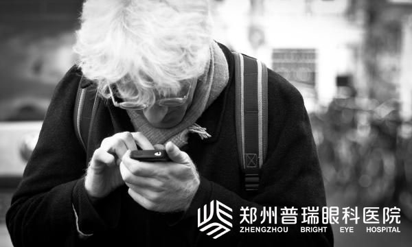 高度近視可以嗎？V4C-ICL助您擺脫眼鏡束縛！